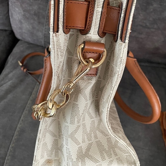 MICHAEL KORS- HAMILTON LARGE SATCHEL HAND BAG NWOT - clean, used once - Picture 7 of 14